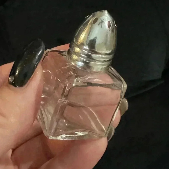 Vintage Glass Salt & Pepper Shaker Set - Picture 4 of 8